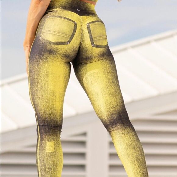 CANOAN - SCRUNCH BOOTY LEGGING - YELLOW JEANS PRINT (P/S) - Picture 4 of 11